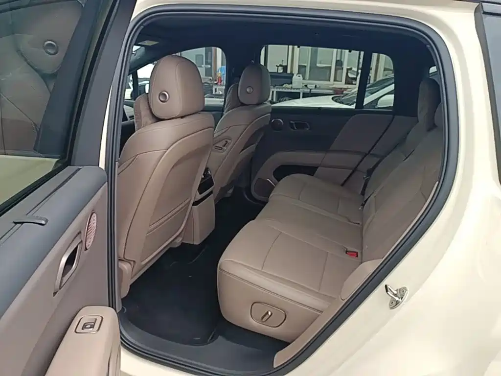 Li Auto i6 2026 2025 4WD Base Model