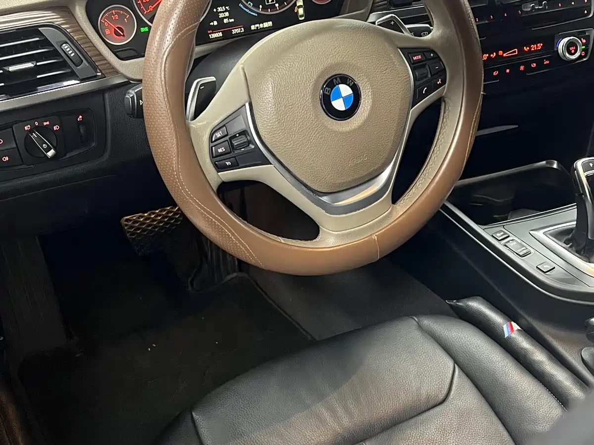 Photo 4 - BMW 3 Series