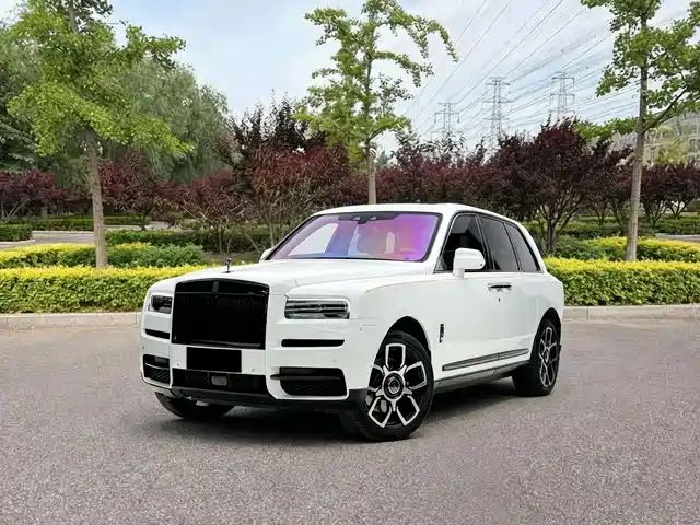 Rolls-Royce Cullinan 5 мест