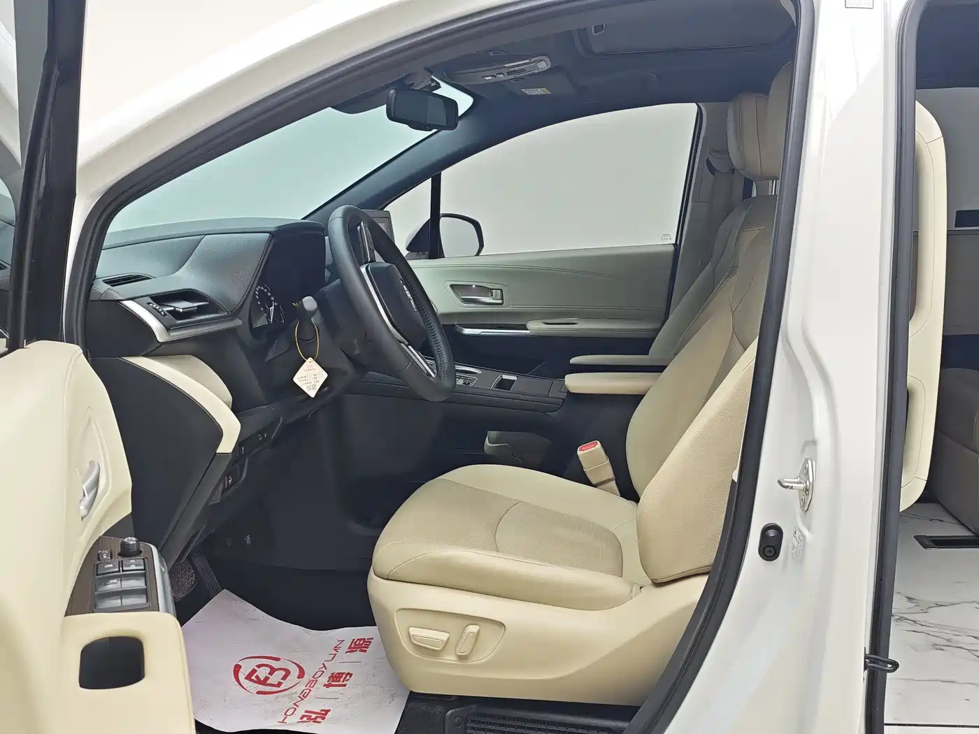 Toyota Sienna 2021 2.5L Hybrid Luxury Edition фото 5