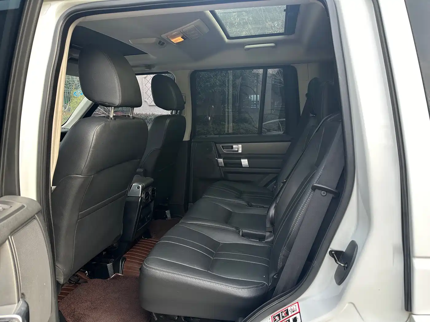 Land Rover Discovery 2015 3.0 SC V6 SE фото 9