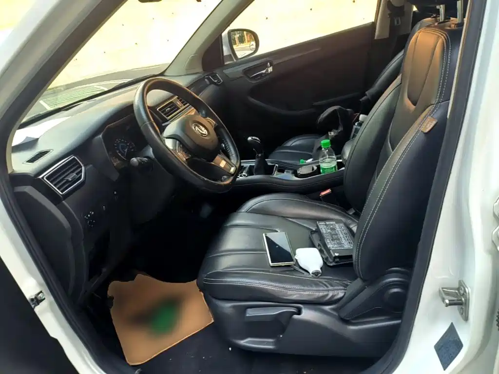 Dongfeng Fengguang Fengguang 580 2016 2016 Model 1.5T Manual Luxury Version