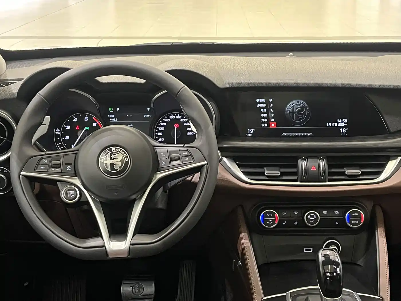 Alfa Romeo Stelvio 2018 2017 2.0T 280HP Luxury