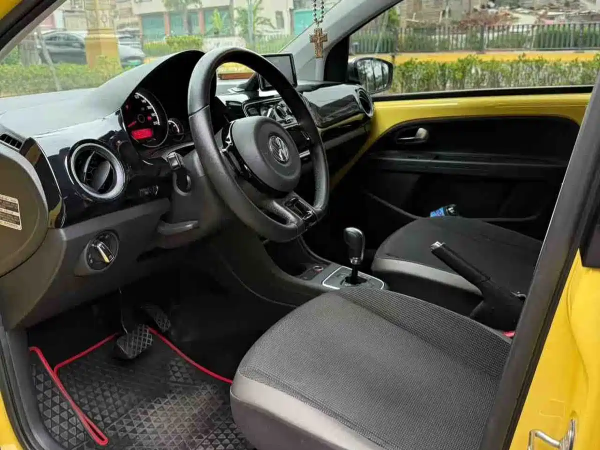 Volkswagen up! 2015 1.0L high up! фото 7