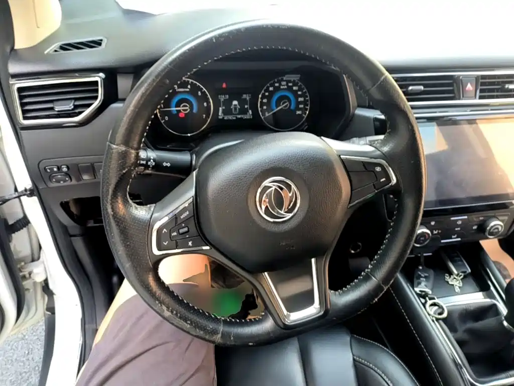 Dongfeng Fengguang Fengguang 580 2016 2016 Model 1.5T Manual Luxury Version