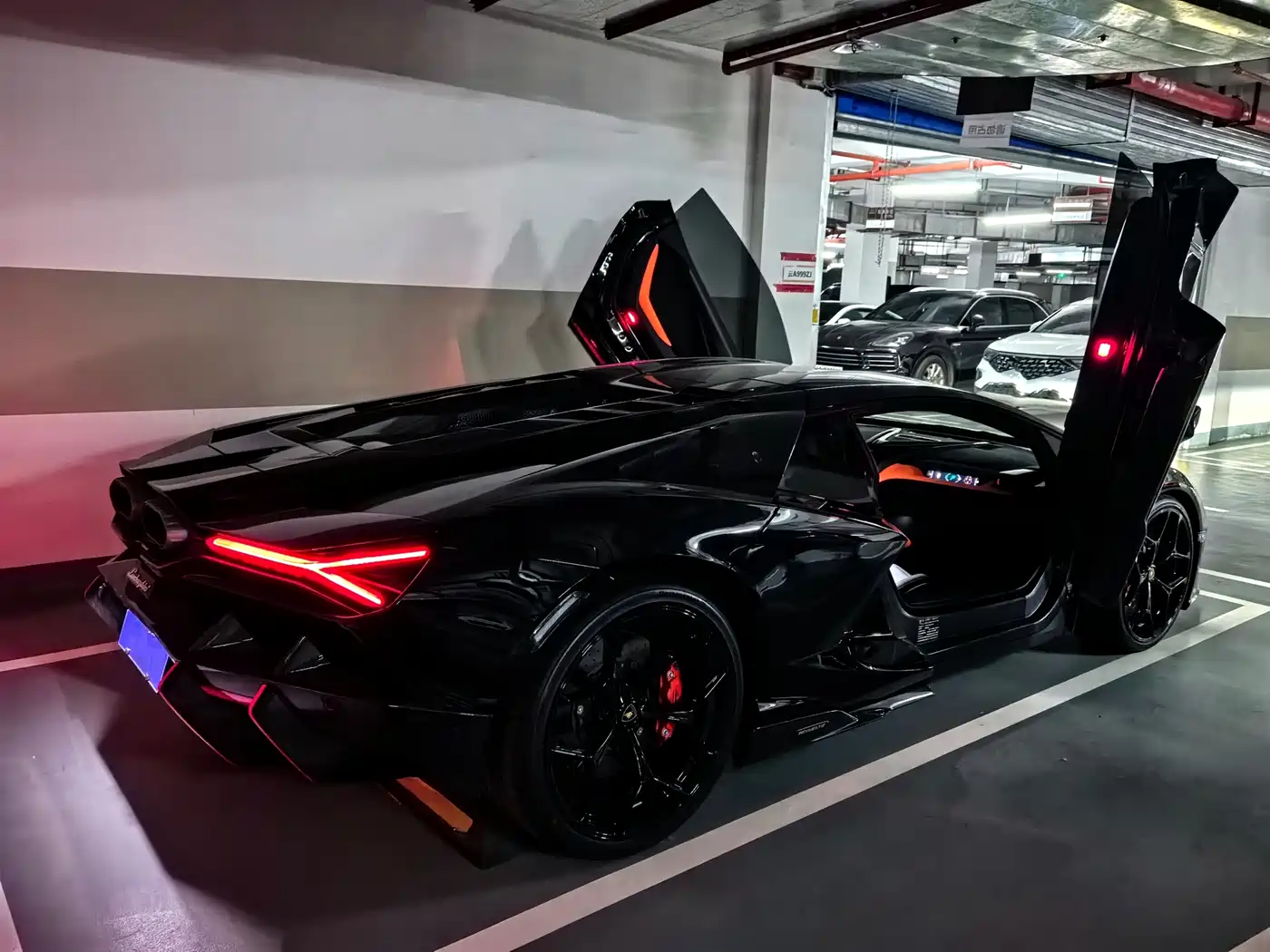 Lamborghini Revuelto 2023 6.5L PHEV Standard фото 14