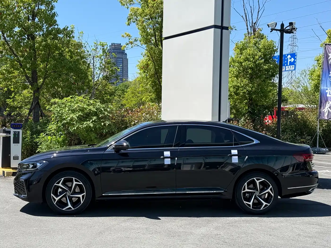 Volkswagen Passat 2024 380TSI Starlight Luxury Edition фото 2
