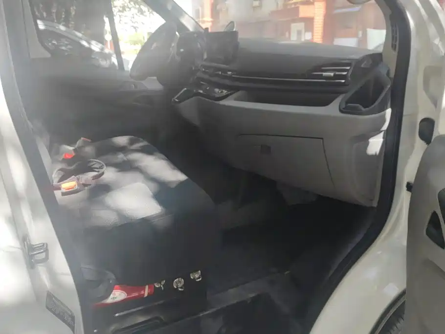 Maxus Xintu V90 2025 2024 Zhijie 2.0T Automatic FWD Short Wheelbase Medium Roof Single Rear Tire 5/6-Seater