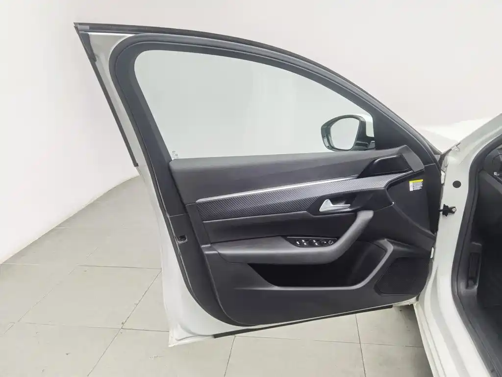 Фото 8 - Peugeot 508