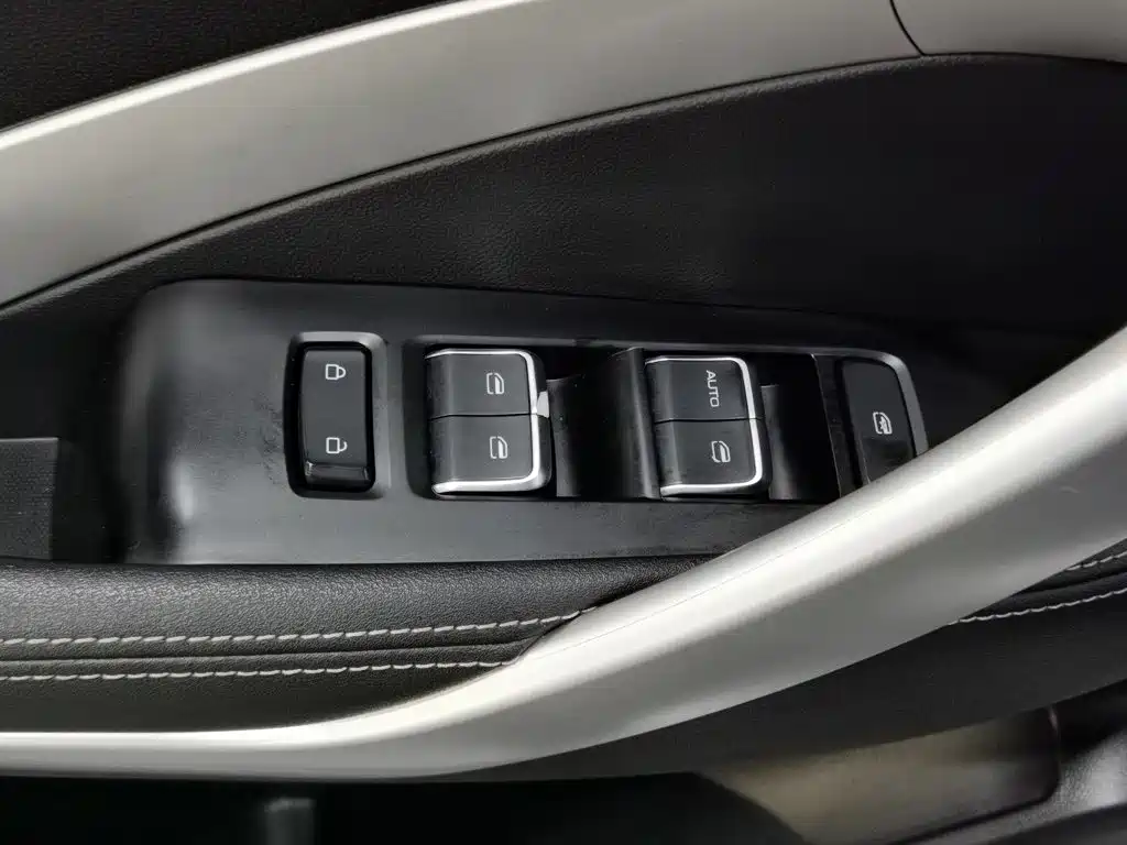 Baojun 530 2020 2020 1.5T CVT Prestige Connect 6-Seater