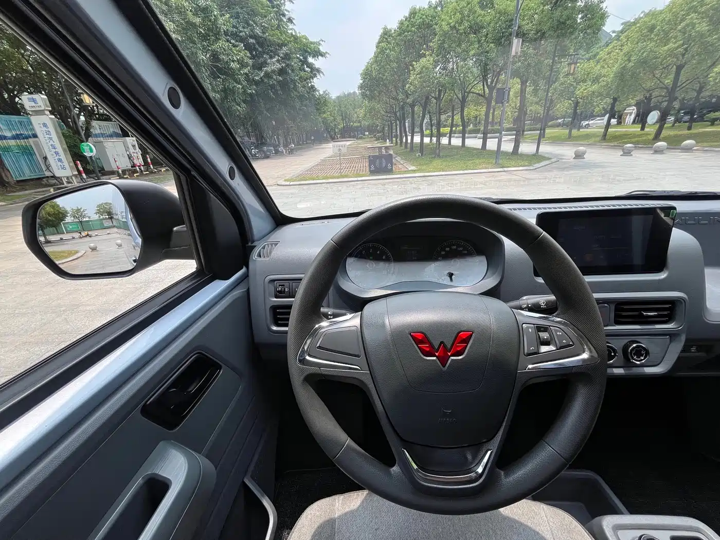 Wuling Motors Wuling Yangguang 2025 2024 300km Practical Sealed Window Edition 75kW