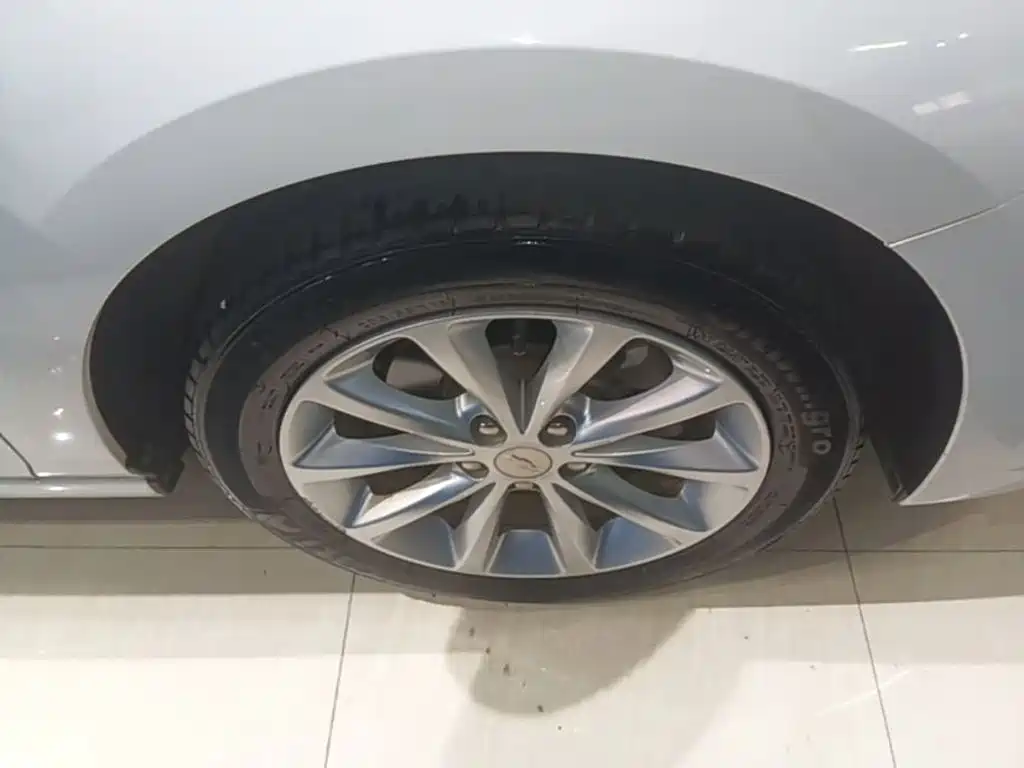 Chevrolet Cruze 2017 2018 320 Automatic Pioneer Sunroof Edition