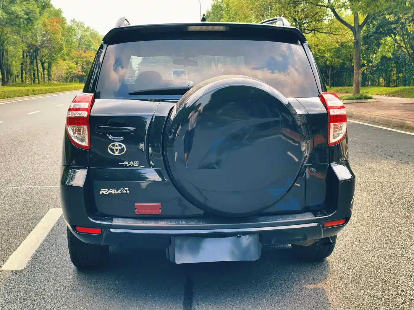 Фото 8 - Toyota RAV4