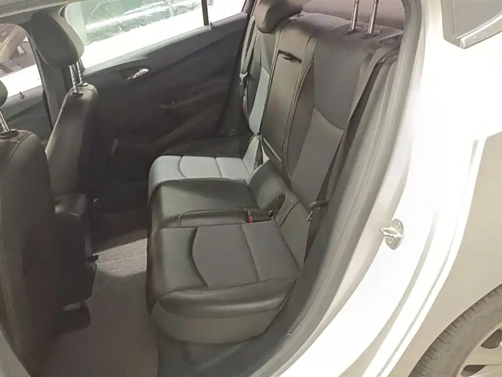 Chevrolet Cruze 2017 1.5L Manual Stylish фото 17