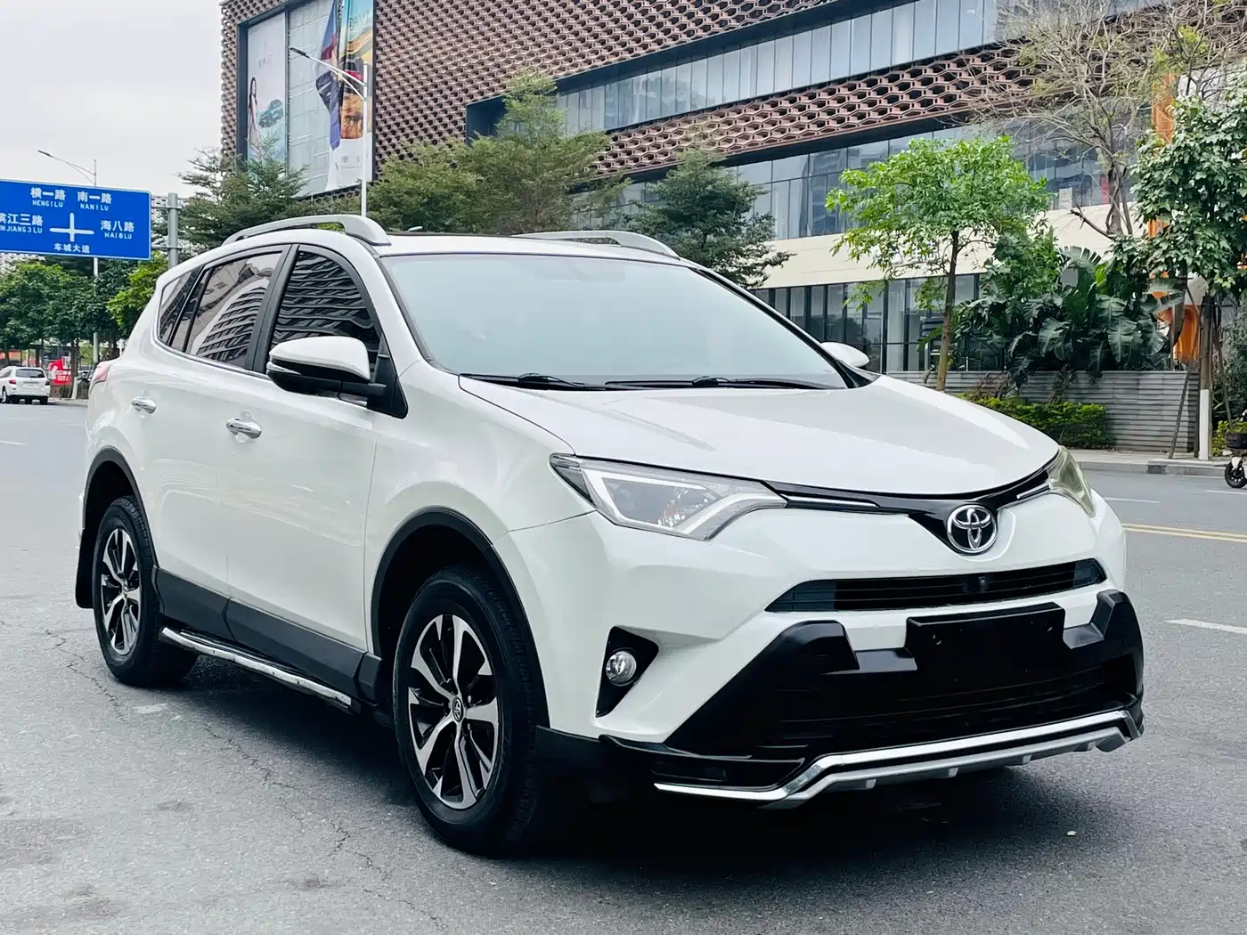 Toyota RAV4 Rongfang 2016 2.0L CVT 2WD Trend (China V) фото 3