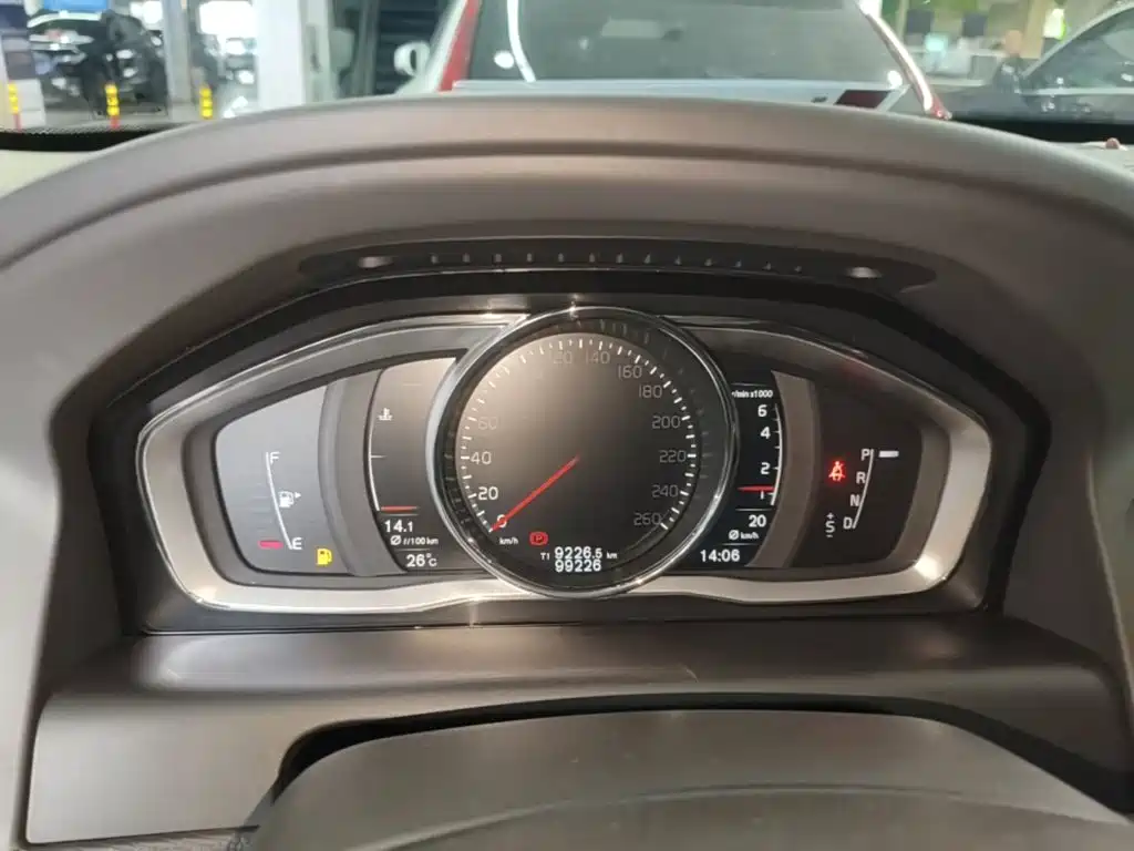 Фото 12 - Volvo XC60