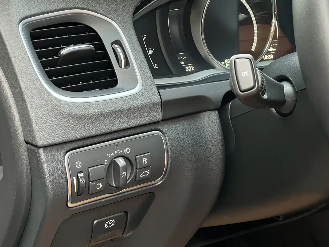 Фото 15 - Volvo S60