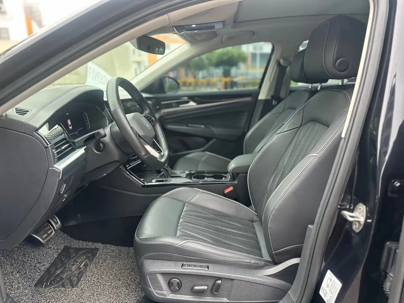 Volkswagen Passat 2023 330TSI Starlight Luxury Edition фото 8