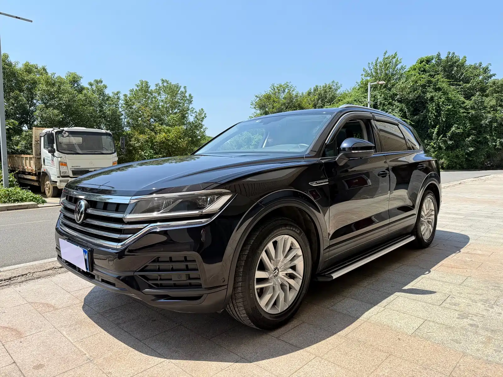 Фото 1 - Volkswagen Touareg