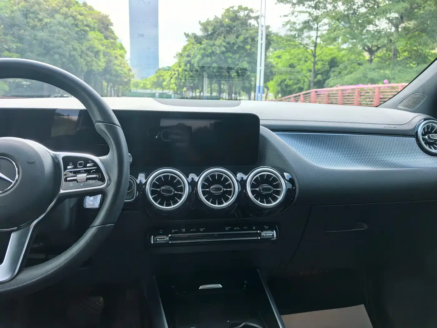 Photo 9 - Mercedes-Benz EQA