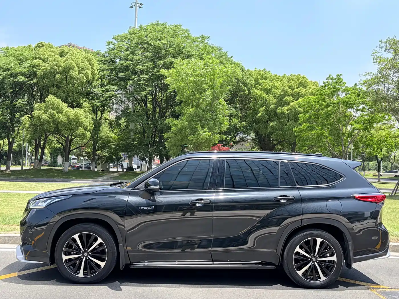 Toyota Crown Kluger 2021 2.5L HEV 4WD Premium фото 4