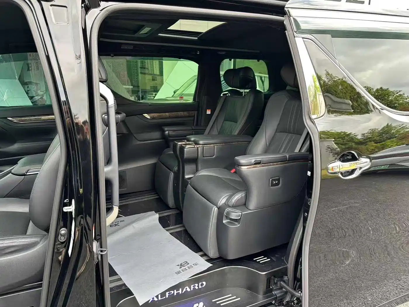 Toyota Alphard 2021 Hybrid 2.5L Premium фото 6