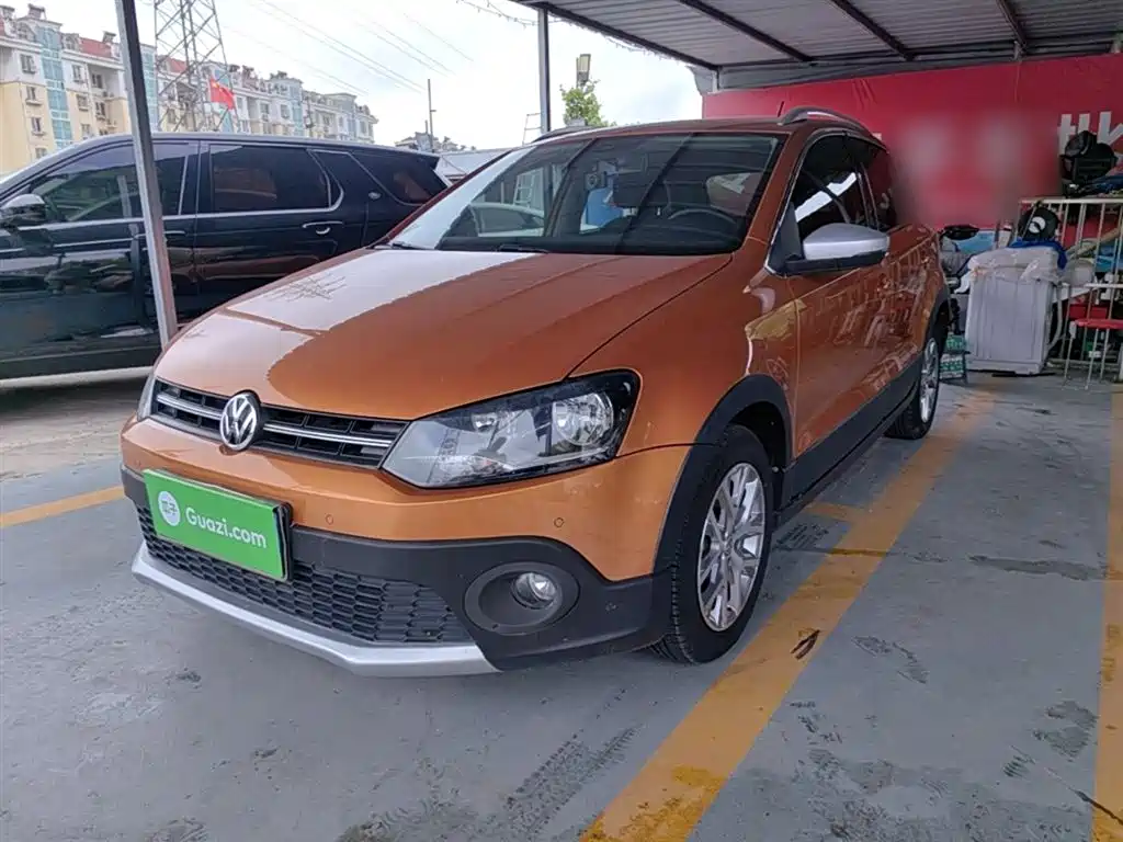 Volkswagen Polo 2016 1.6L Cross Polo Automatic фото 2