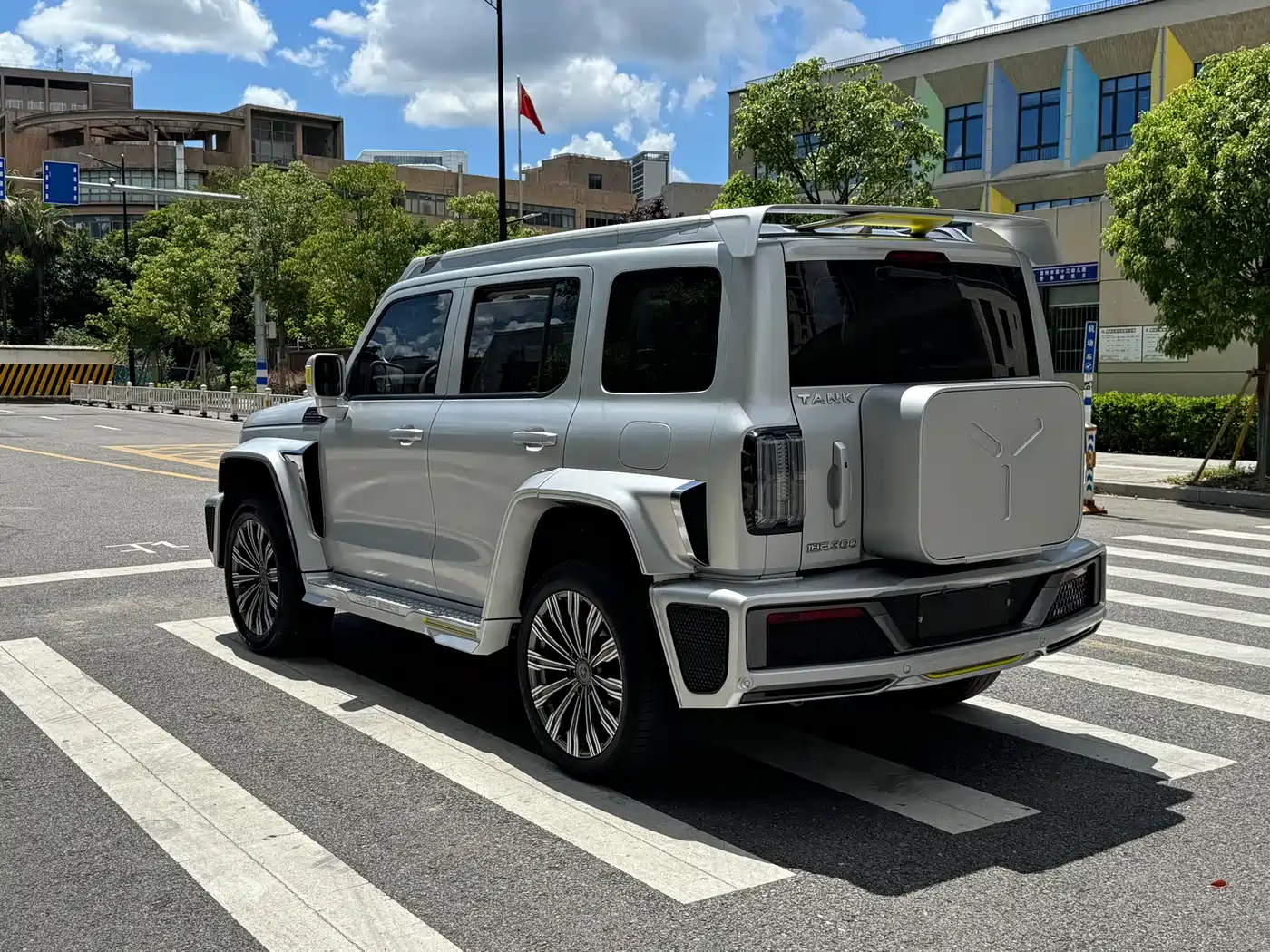 TANK CO CREATION TANK 300