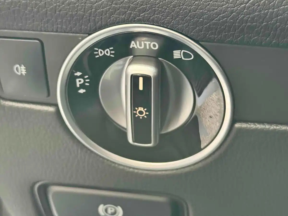 Mercedes-Benz SLC 2018 SLC 260 Dynamic фото 18