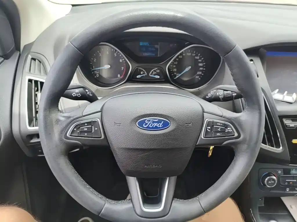 Фото 11 - Ford Focus