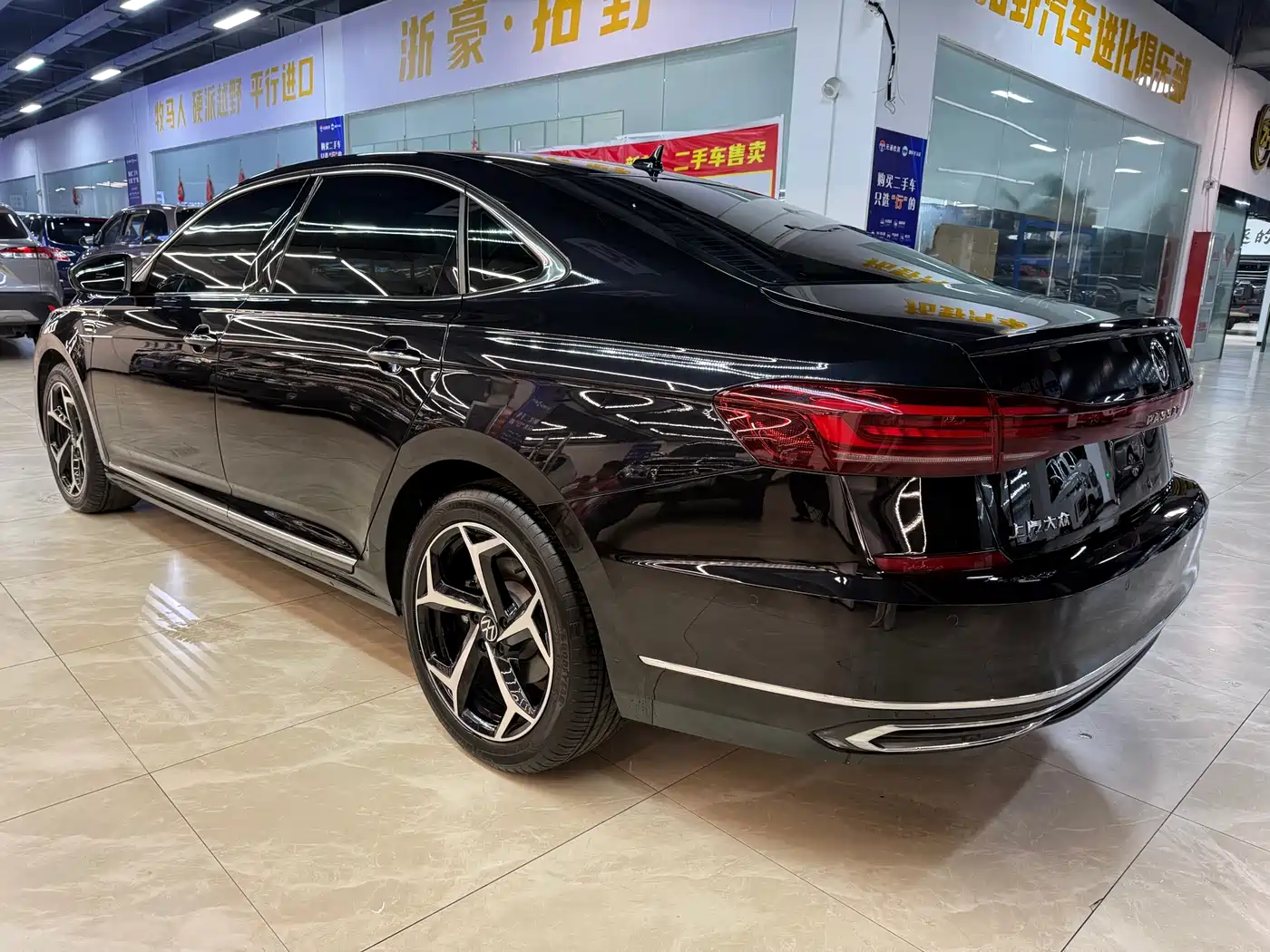 Volkswagen Passat 2024 380TSI Starlight Dragon Glory Edition фото 7