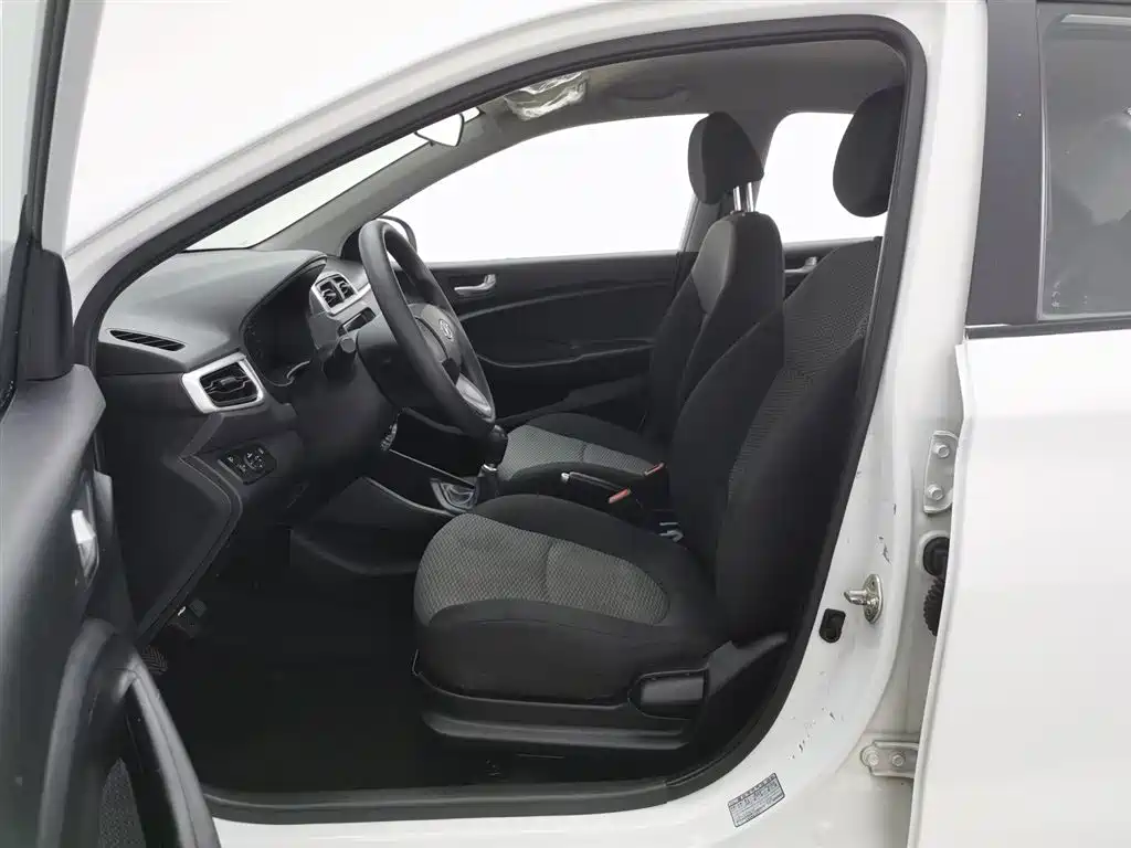 Hyundai Verna 2017 1.4L Manual Renewal Edition China VI фото 10