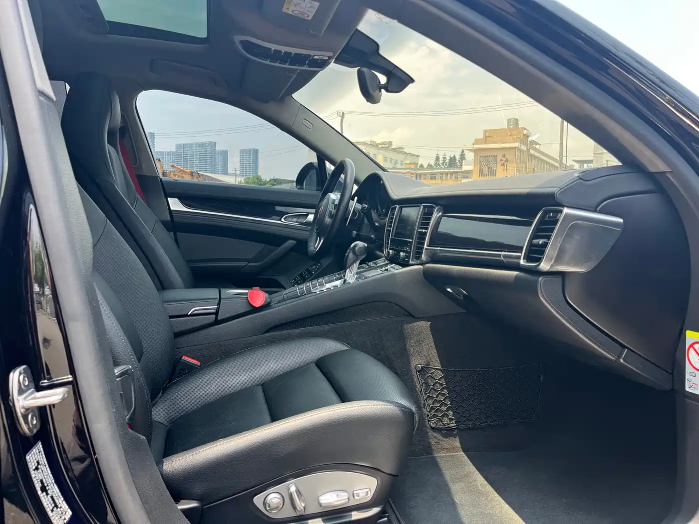 Photo 17 - Porsche Panamera