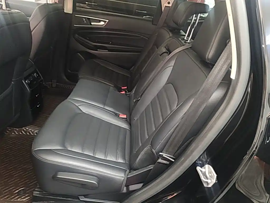 Фото 17 - Ford Edge