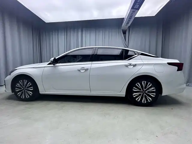 Nissan Teana 2022 2.0L XL-Upr Premium Edition — фото 4