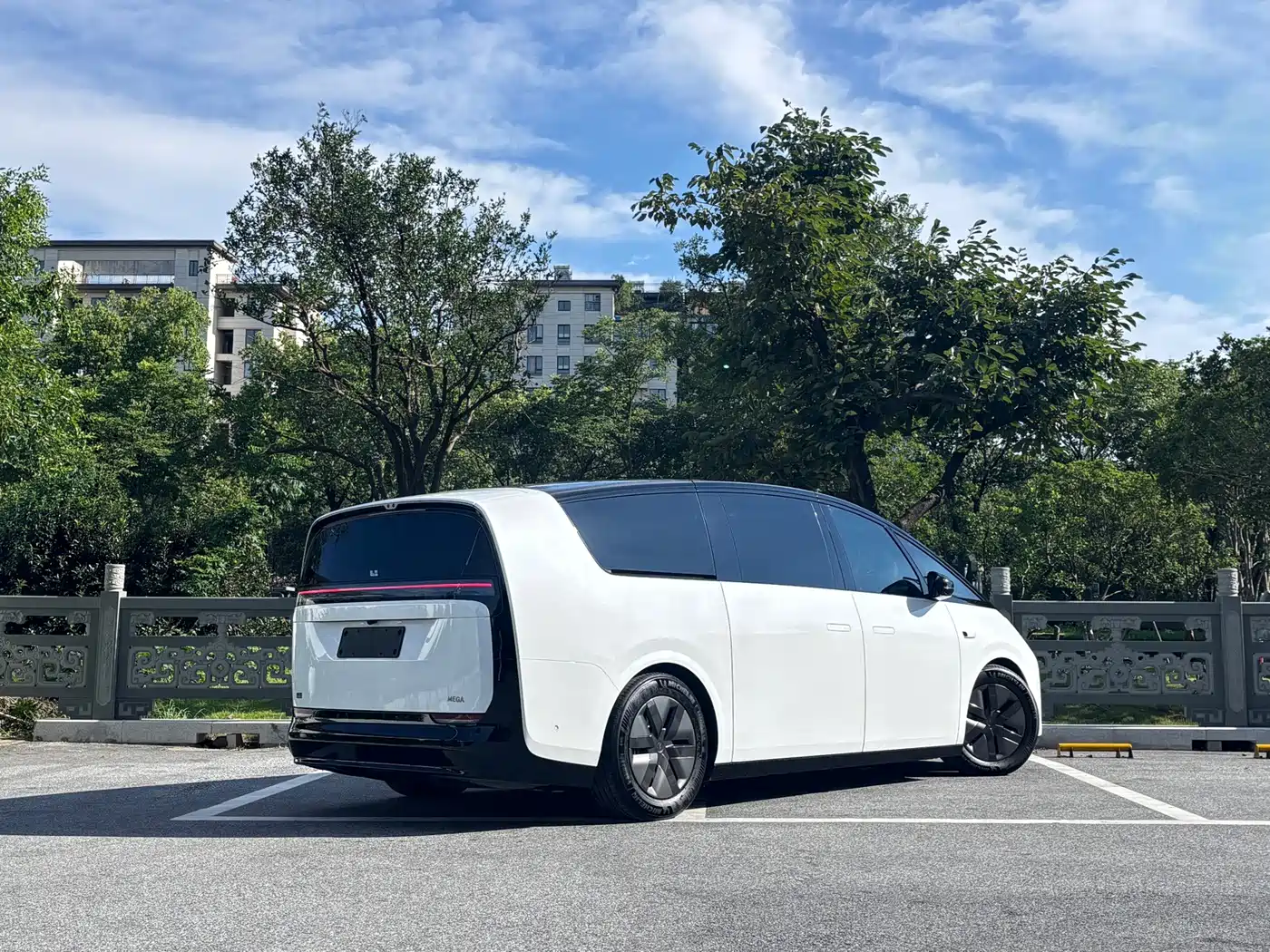 Li Auto MEGA 2025 2025 Model Home Family Special Edition