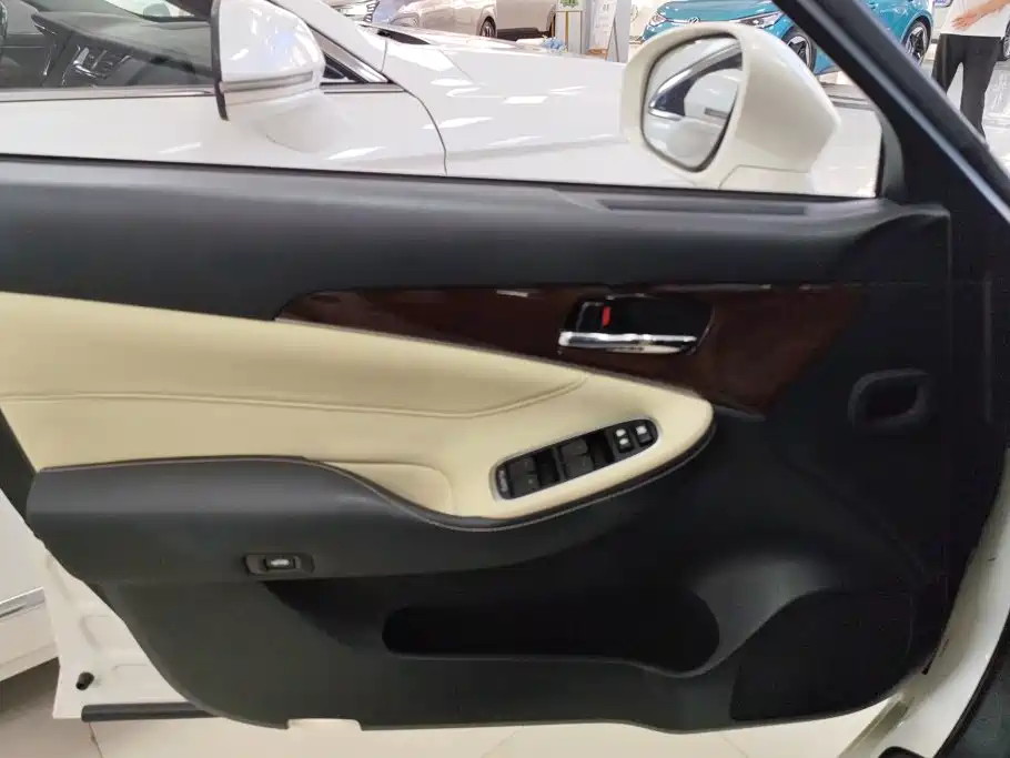 Toyota Crown 2019 2018 2.0T Fashion Edition