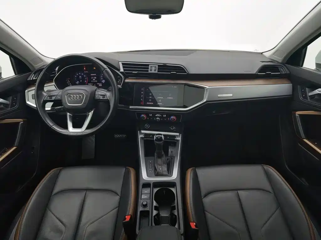 Photo 5 - Audi Q3