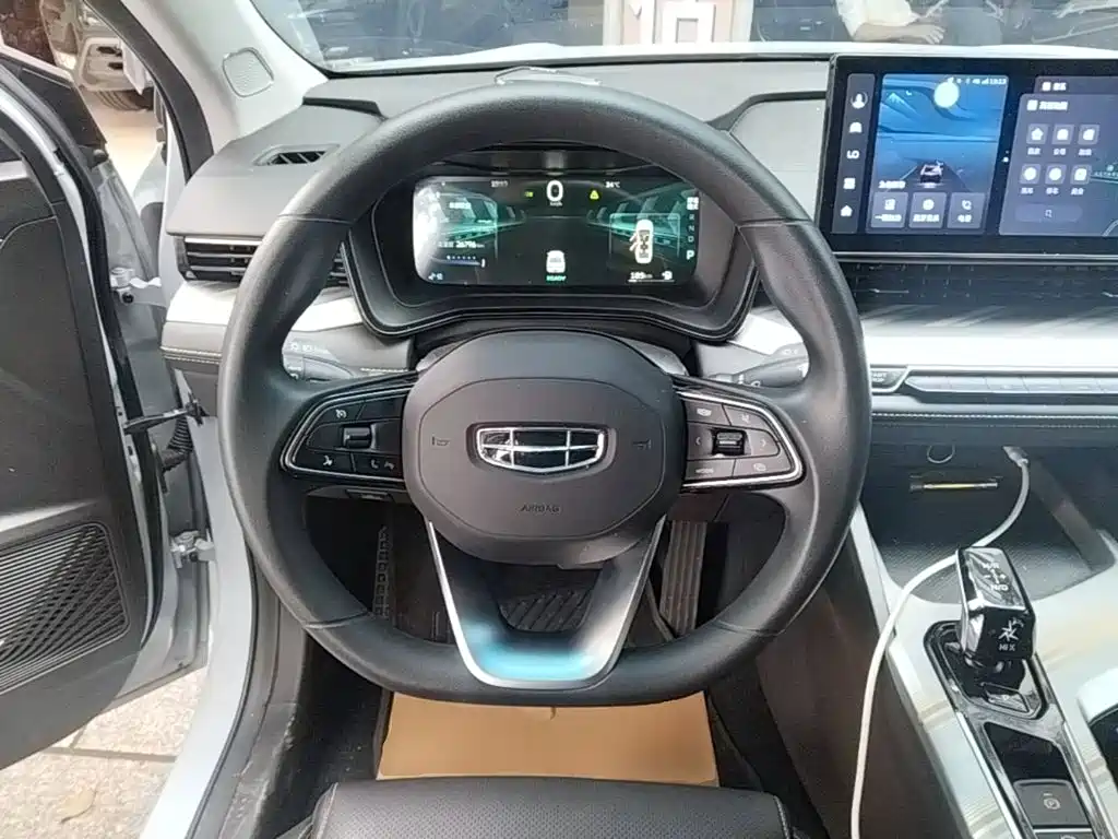 Geely Emgrand L HiP 2024 2024 Model Champion Edition 1.5TD-DHT Pro 100KM Surpassing Type