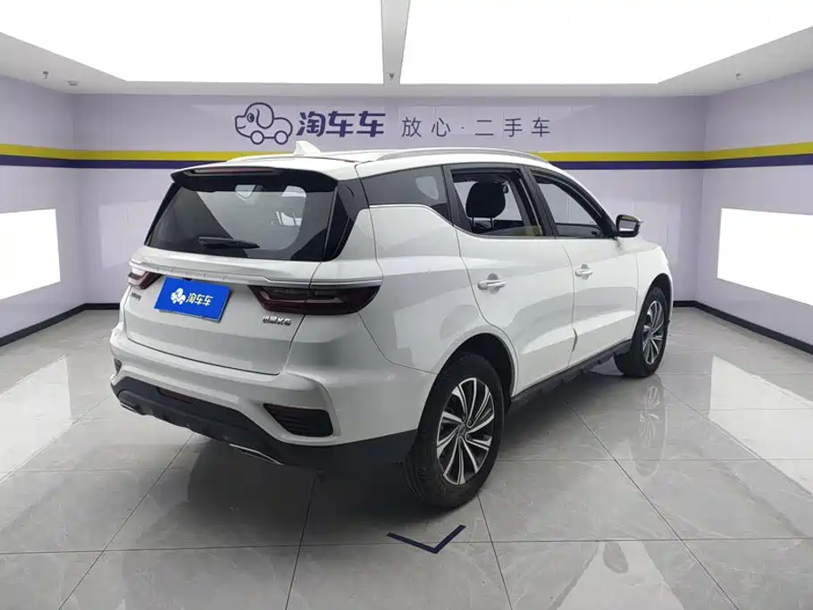 Фото 3 - Geely Emgrand X6