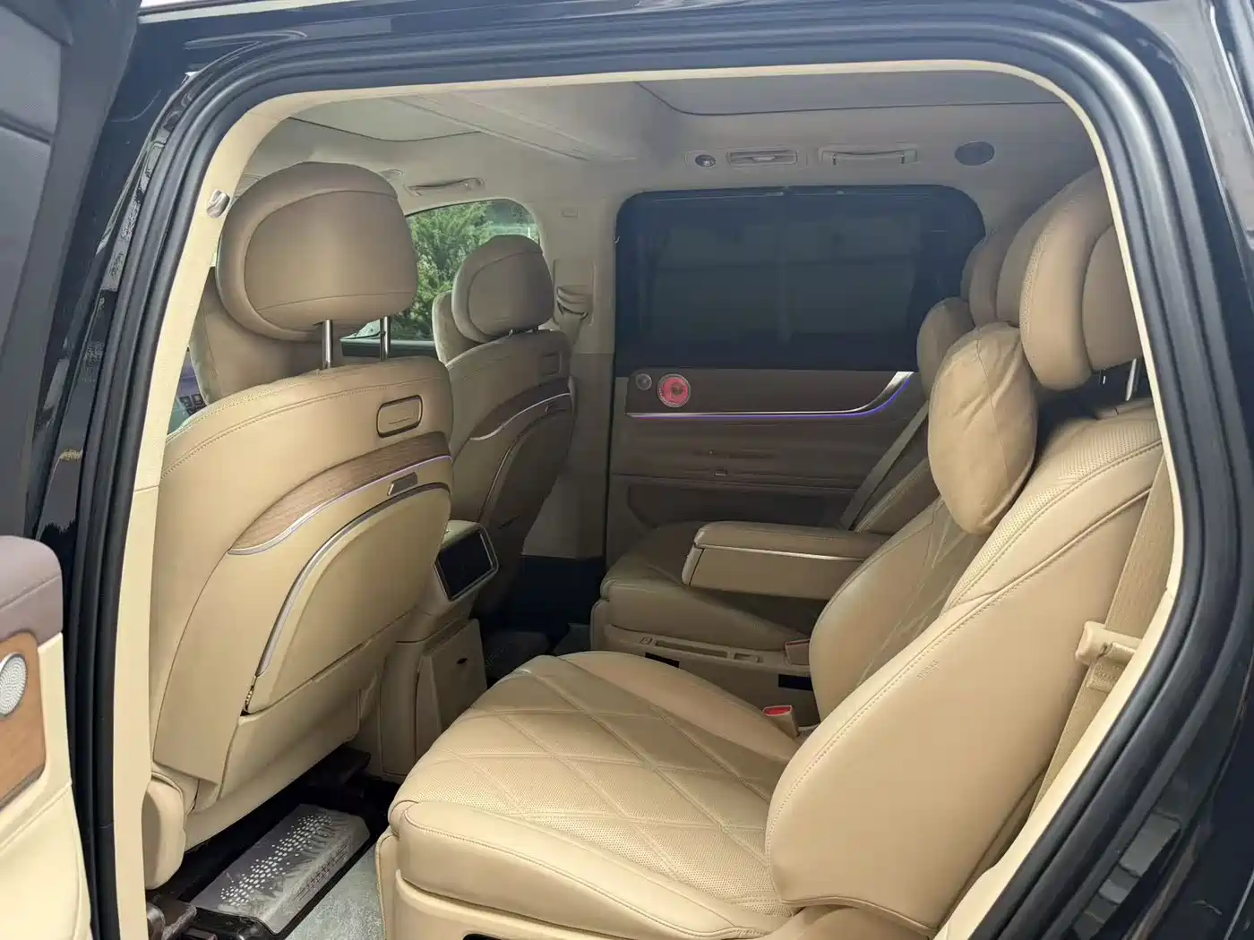 AITO Wenjie AITO M9 2025 Extended Range Max 52kWh 6-Seater фото 7