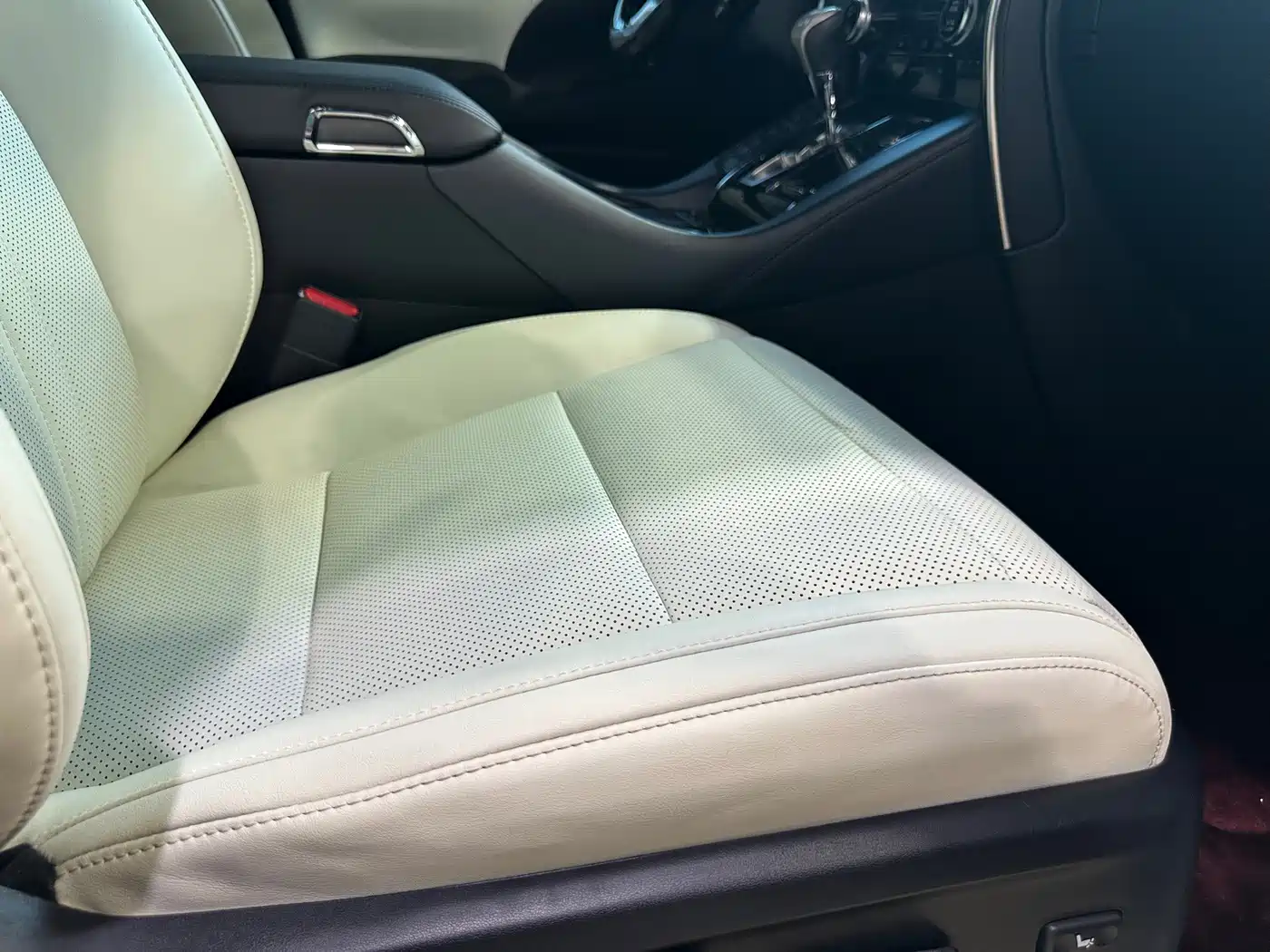 Lexus LM 2021 2020 300h Seven-Seater Elegance Edition