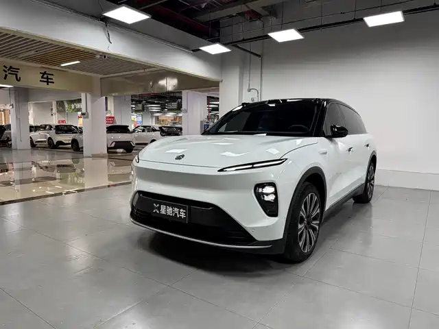 NIO ES8 2024