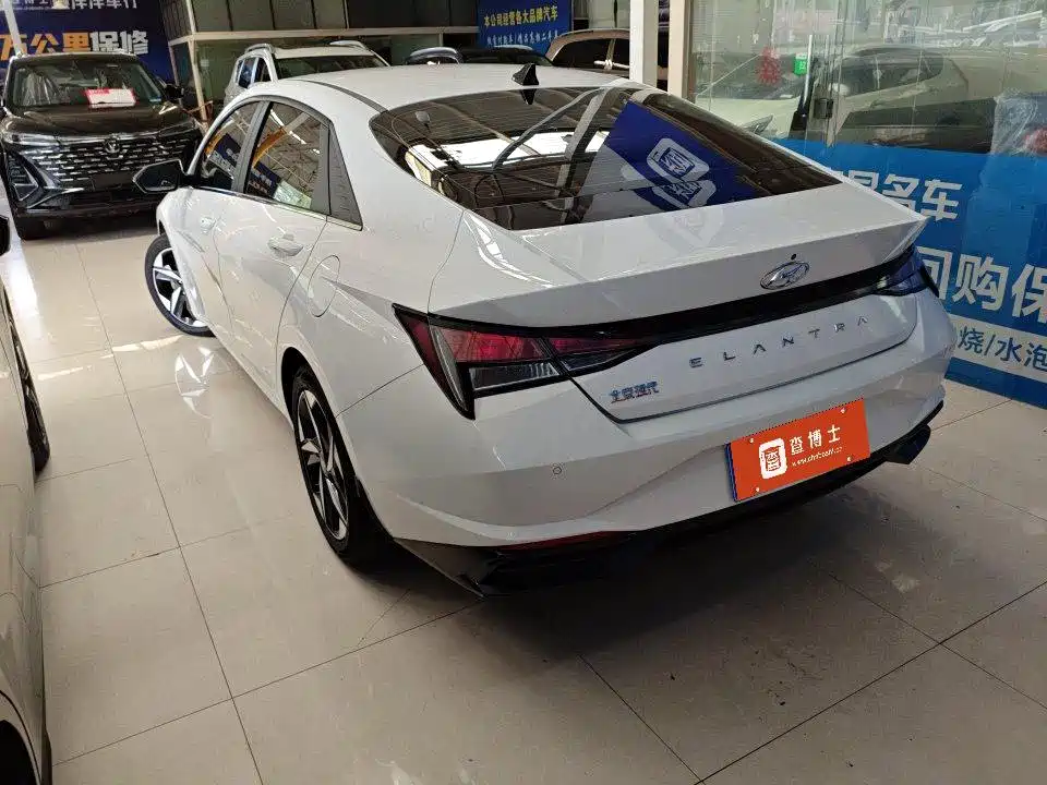 Hyundai Elantra 2021 1.5L CVT GLX Elite Edition фото 3