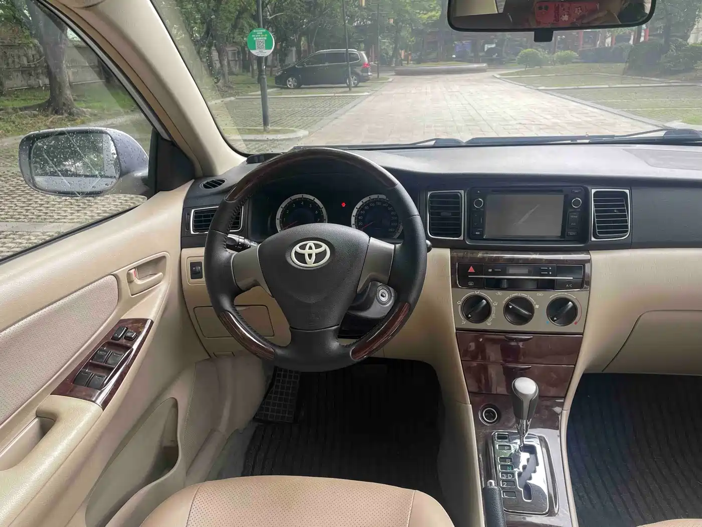 Toyota Corolla 2013 1.6L Automatic Luxury фото 7