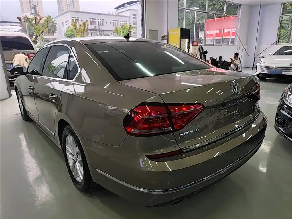 Volkswagen Passat 2016 330TSI DSG Honor Edition фото 5