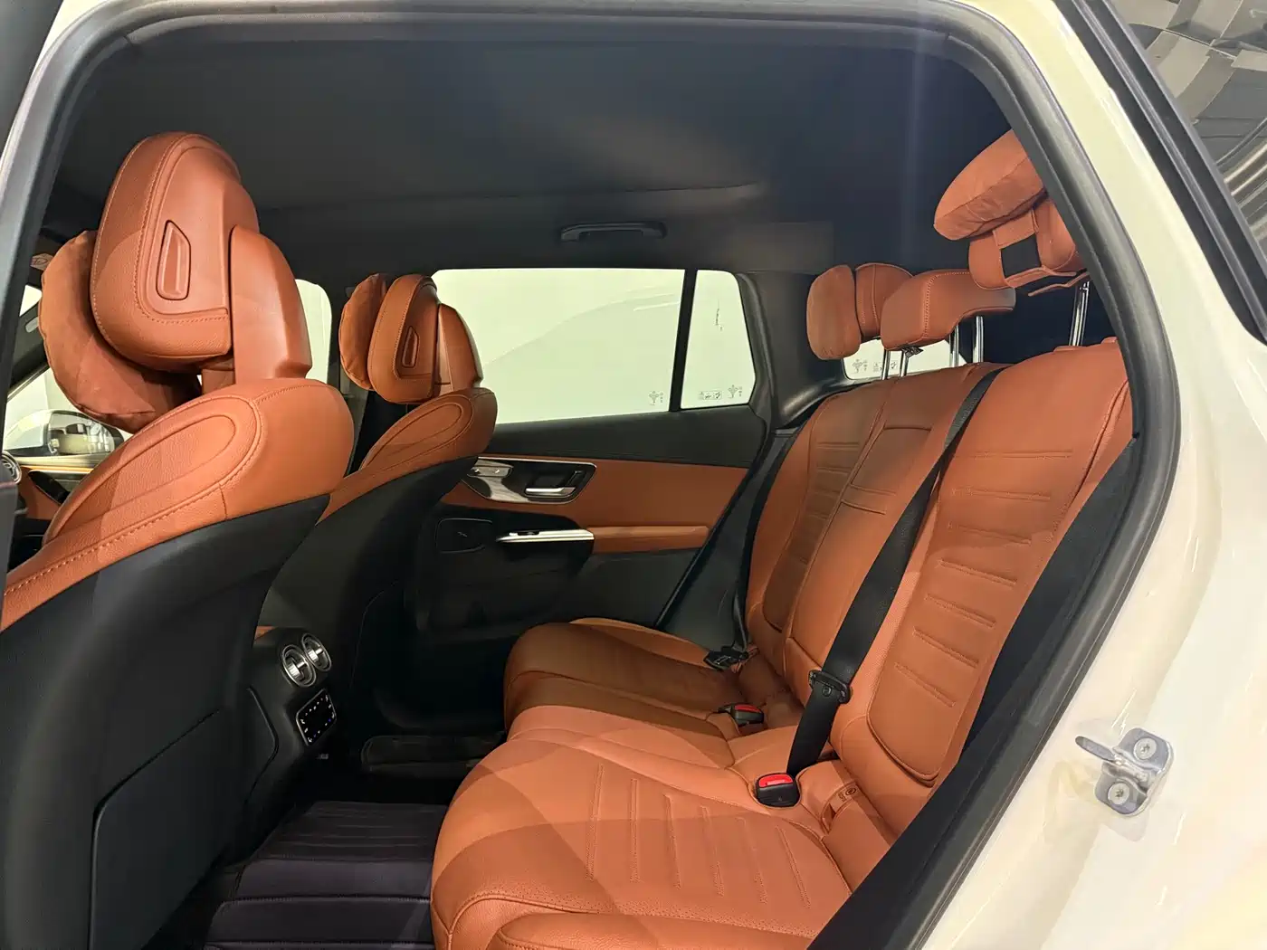 Mercedes-Benz GLC 2024 GLC 260 L 4MATIC Luxury 5-seater фото 15