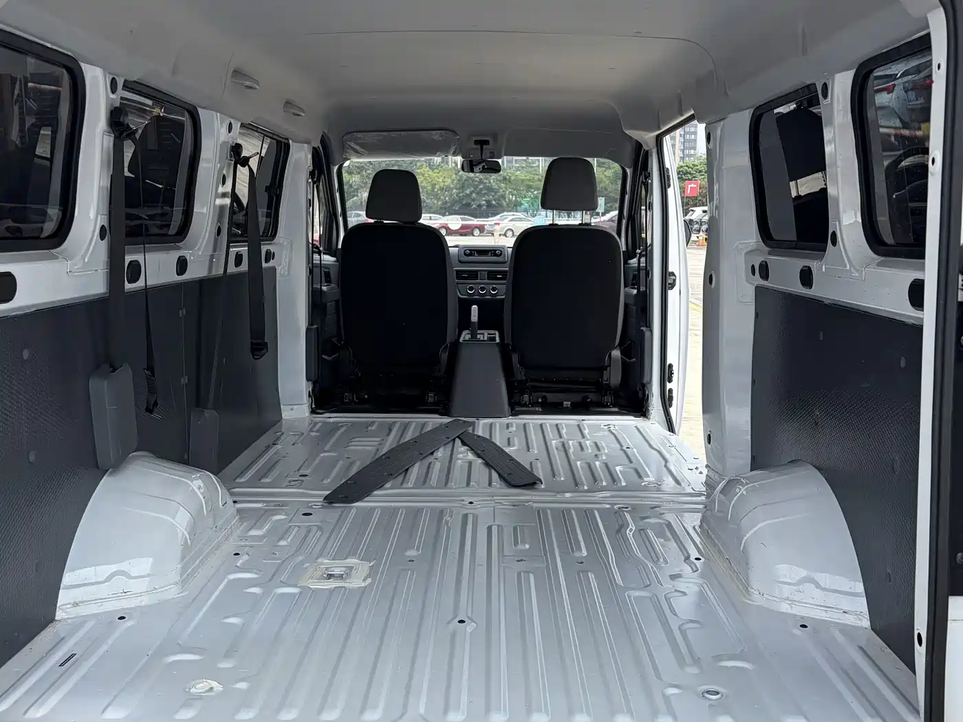 Wuling Motors Wuling Yangguang 2026 2025 400km Bus Comfort Edition