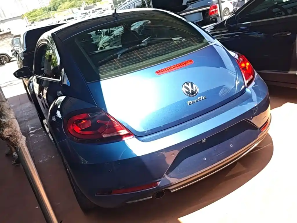 Photo 5 - Volkswagen Beetle