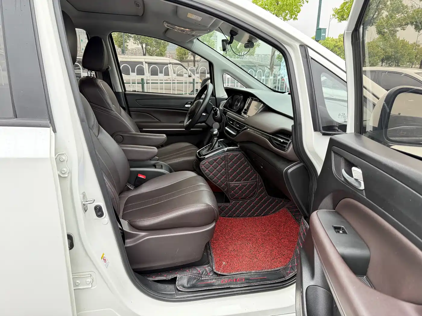 GAC Trumpchi Trumpchi M6 2019 270T Automatic Luxury (7-seater) China V фото 5